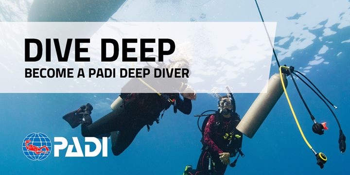 Locandina PADI del corso Deep Diver, con due subacquei vicino a una cima