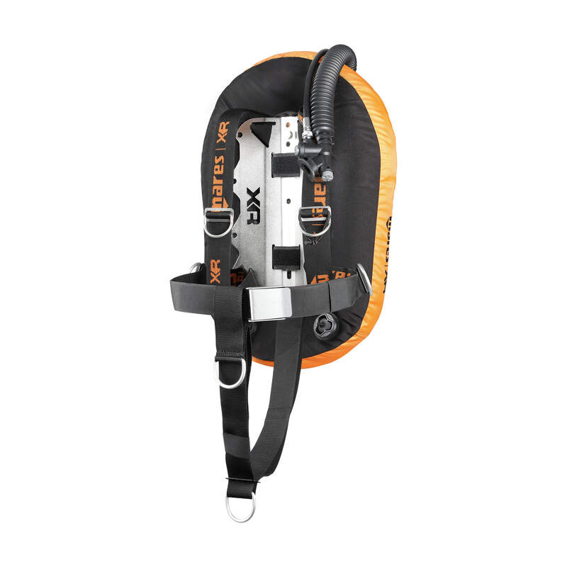 GAV Mares XR con piastra e sacco arancione, configurazione posteriore
