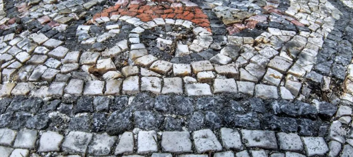 Particolare di un mosaico romano a tessere bianche e nere